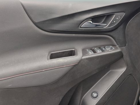 Used 2022 Chevrolet Equinox RS w/ Infotainment Package image 13