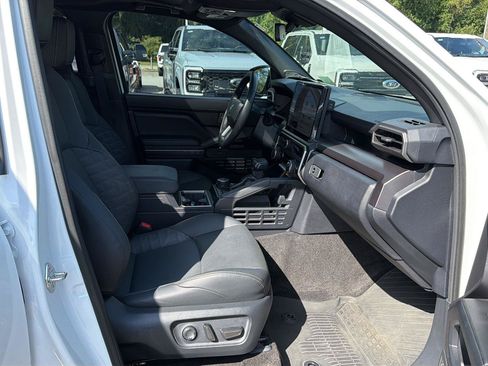 Used 2025 Toyota 4Runner TRD Off-Road Premium AWD/4WD image 13