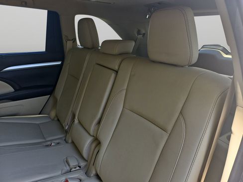 Used 2019 Toyota Highlander SE AWD/4WD image 36