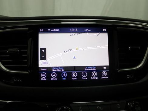 Used 2020 Chrysler Pacifica Touring-L Plus w/ S Appearance Package image 35