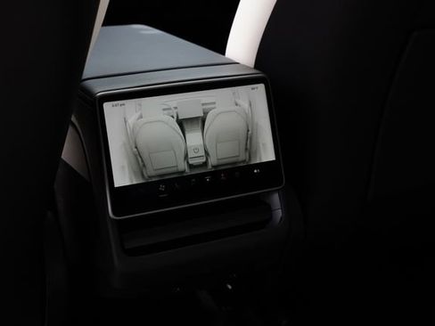 Used 2026 Tesla Model Y 2WD image 21