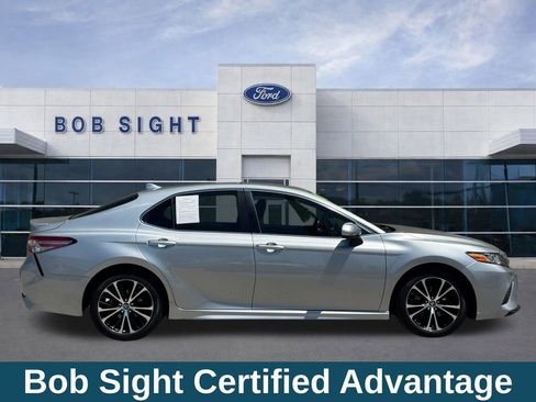 Used 2019 Toyota Camry SE FWD image 3