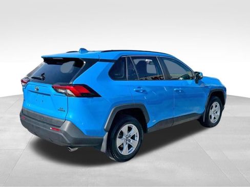 Used 2019 Toyota RAV4 LE w/ Carpet Mat Package AWD/4WD image 7