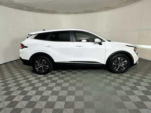 Used 2025 Kia Sportage EX FWD image 2