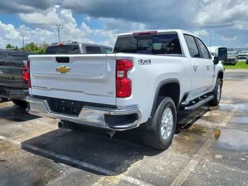 Used 2025 Chevrolet Silverado 2500 LT w/ Leather Package AWD/4WD image 5