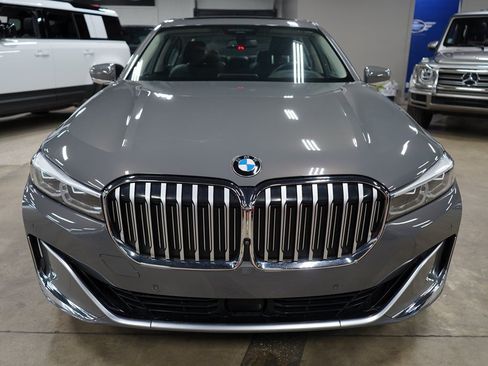 Used 2022 BMW 750i xDrive w/ Luxury Rear Seating Package AWD/4WD image 8