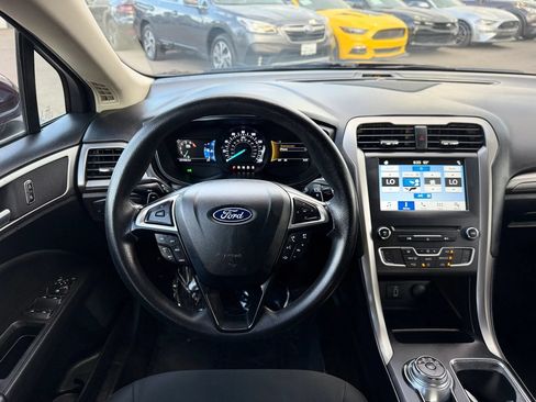 Used 2018 Ford Fusion SE w/ Fusion SE Technology Package FWD image 24