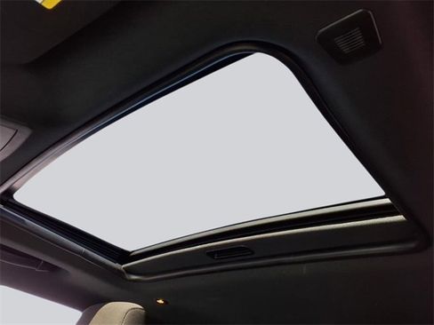 Used 2022 Dodge Challenger GT image 17