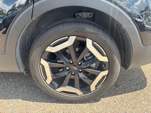 Used 2024 Kia Telluride EX w/ EX Captain's Chair Package FWD image 8