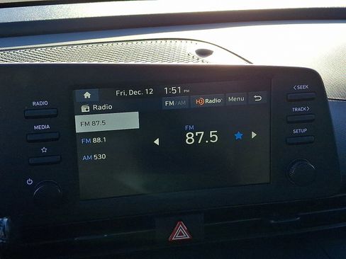 Certified 2025 Hyundai Elantra Sport image 17