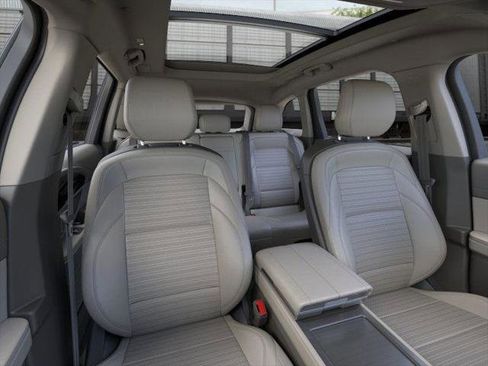 New 2025 Lincoln Nautilus Reserve w/ Jet Appearance Package image 10