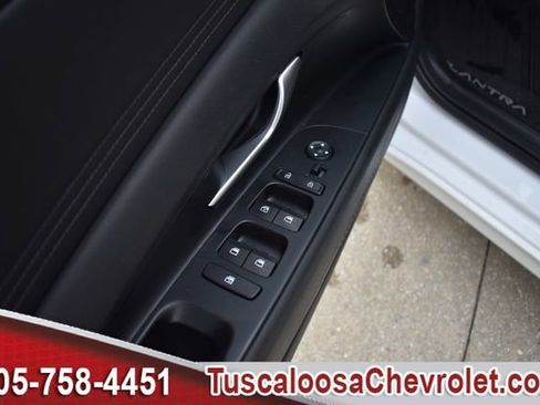 Used 2022 Hyundai Elantra SEL w/ Convenience Package image 17