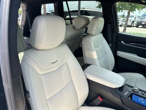 Used 2025 Cadillac XT6 Sport w/ Technology Package AWD/4WD image 34