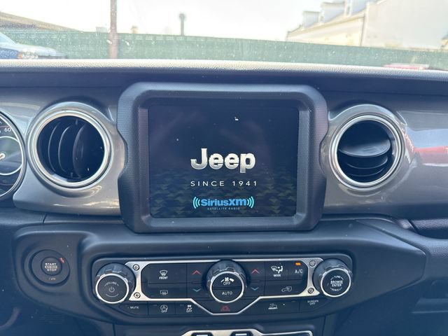 Used 2023 Jeep Gladiator Overland AWD/4WD image 16