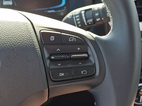 Certified 2025 Hyundai Venue Limited FWD image 22