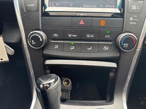 Used 2016 Toyota Camry SE w/ Moonroof Package image 18