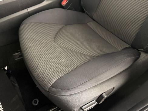 Used 2022 Toyota Highlander LE AWD/4WD image 10