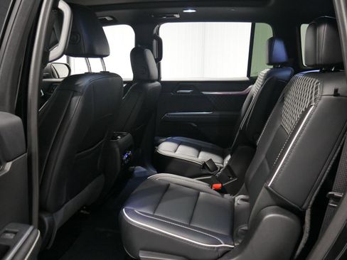 Used 2024 GMC Acadia Denali image 12