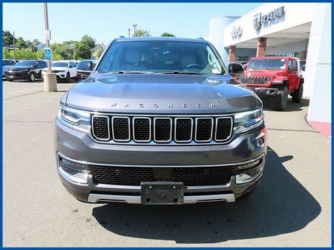 Used 2024 Jeep Wagoneer L Series II w/ Flexible Seating Group AWD/4WD image 2