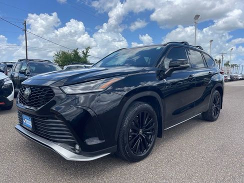 Used 2023 Toyota Highlander XSE FWD image 3