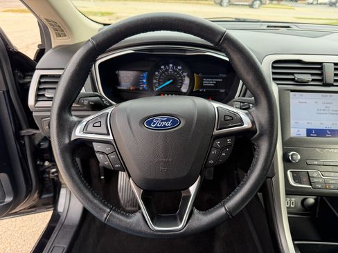 Used 2020 Ford Fusion SEL image 15