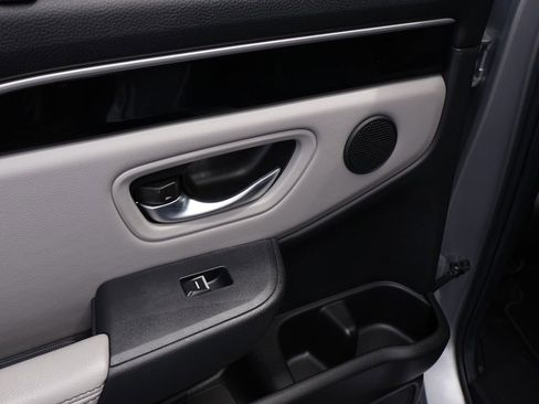 Used 2025 Honda Pilot Touring image 11