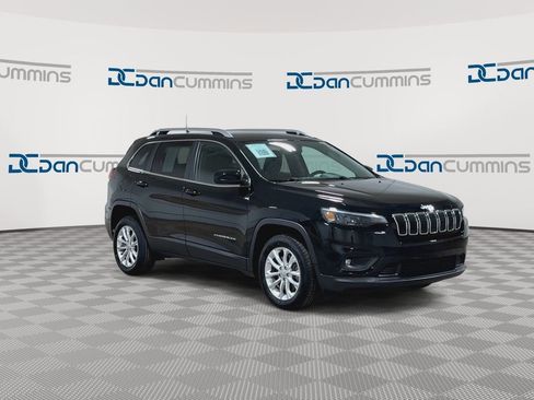 Used 2019 Jeep Cherokee Latitude FWD image 2