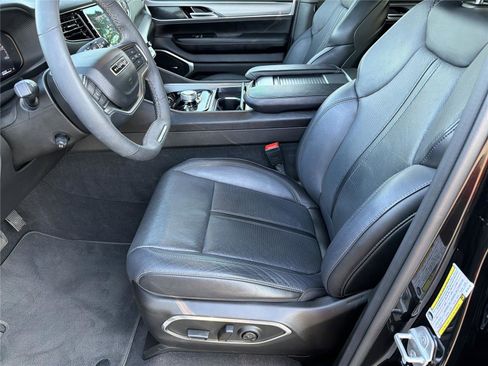 Used 2024 Jeep Wagoneer Series II AWD/4WD image 8