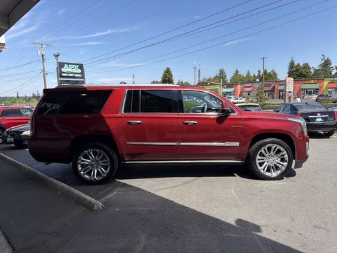 Used 2017 Cadillac Escalade ESV Premium Luxury w/ LPO, Radiant Package AWD/4WD image 11