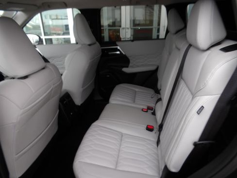 New 2026 Mitsubishi Outlander SEL image 16