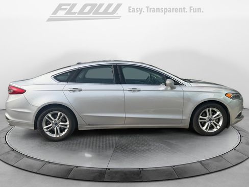 Used 2018 Ford Fusion SE w/ Fusion SE Technology Package image 9