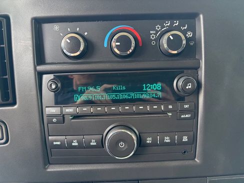 Used 2014 Chevrolet Express 2500 Extended RWD image 12