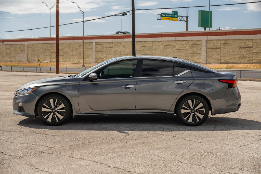 Used 2022 Nissan Altima 2.5 SV FWD image 5