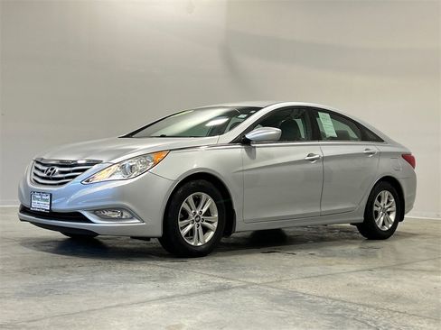 Used 2013 Hyundai Sonata GLS w/ Popular Equipment Pkg image 2