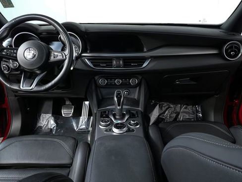 Used 2023 Alfa Romeo Stelvio Veloce image 19