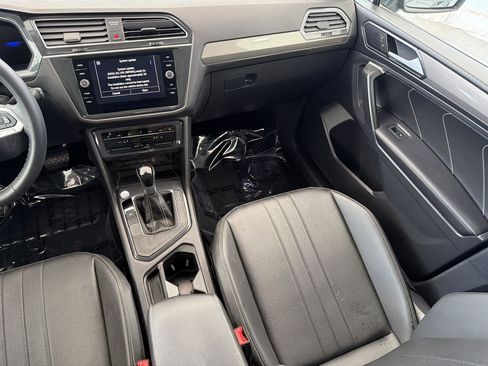 Certified 2024 Volkswagen Tiguan SE w/ Panoramic Sunroof Package FWD image 15