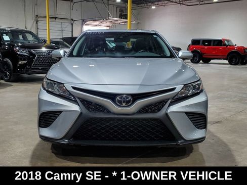 Used 2018 Toyota Camry SE w/ Audio Package FWD image 2