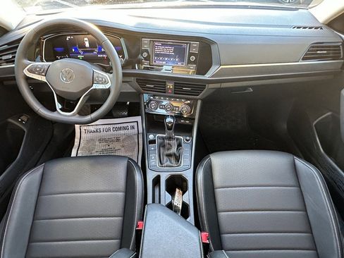 Used 2024 Volkswagen Jetta SE w/ Panoramic Sunroof Package image 12