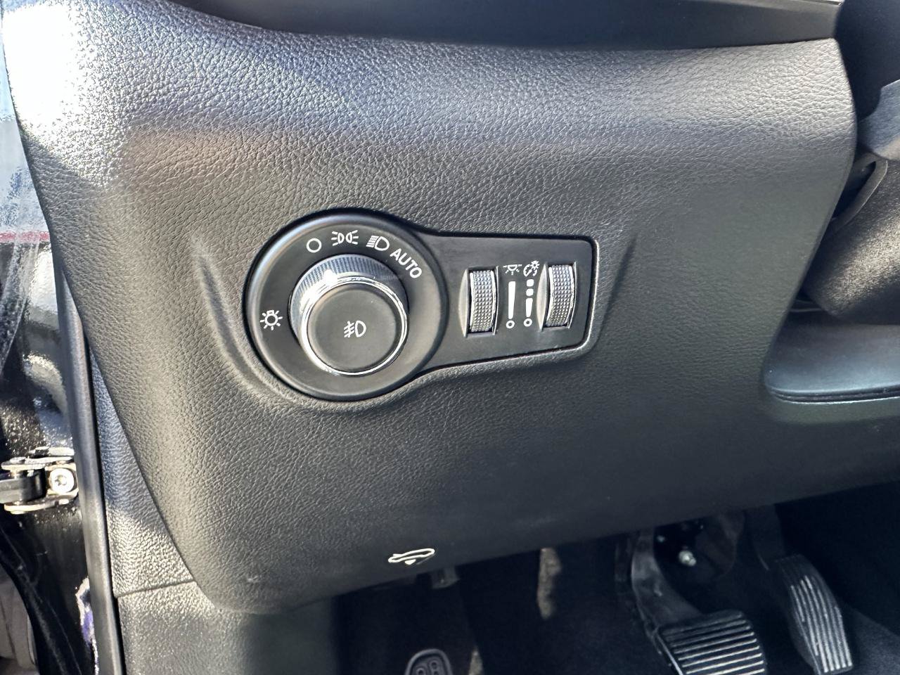Used 2023 Jeep Compass Limited w/ Sun and Sound Group AWD/4WD image 52