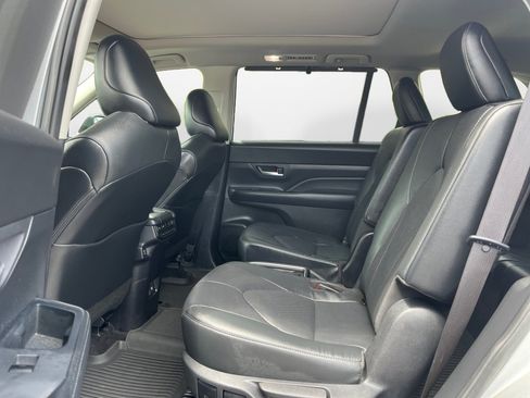 Used 2024 Toyota Grand Highlander AWD image 16