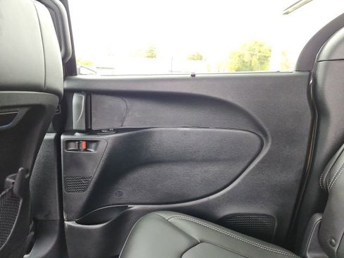 New 2026 Chrysler Pacifica Select image 22