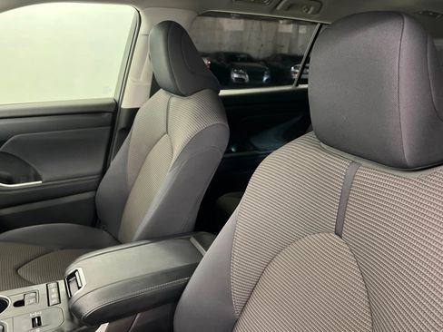 Used 2022 Toyota Highlander LE image 17