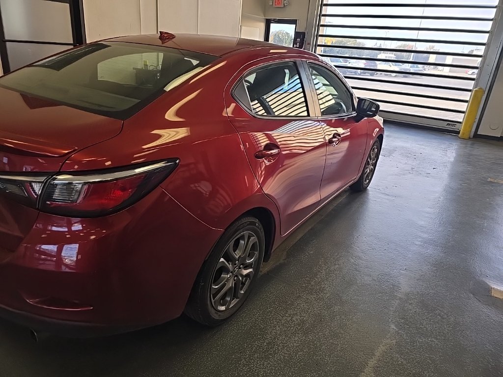 Used 2019 Toyota Yaris LE FWD image 3