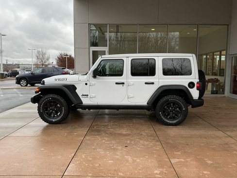 Used 2021 Jeep Wrangler Unlimited Sport image 19