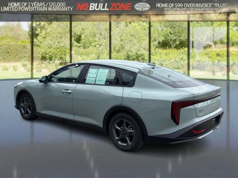 Used 2025 Kia K4 FWD image 3