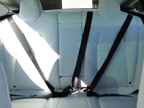 Used 2022 Tesla Model 3 Performance image 15