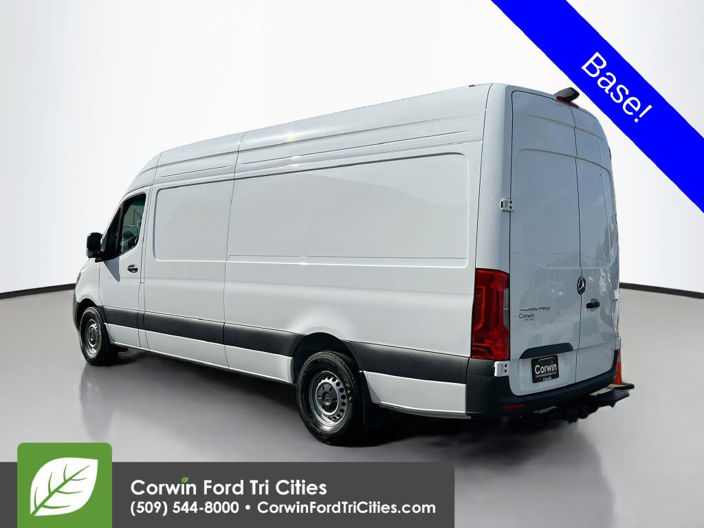 Used 2025 Mercedes-Benz Sprinter 2500 image 9