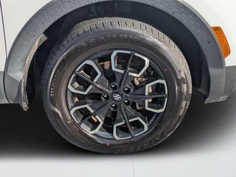 Used 2022 Hyundai Santa Cruz SEL Premium image 9