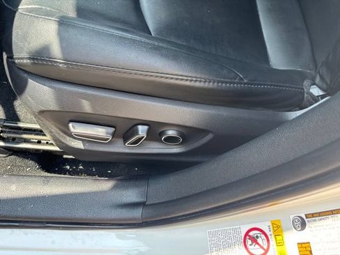 Used 2018 Toyota Prius Prime Premium FWD image 13