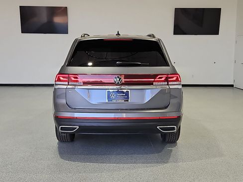 Certified 2024 Volkswagen Atlas SE FWD image 7